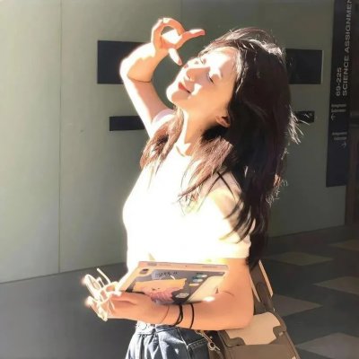 想踢沉迷男的女人